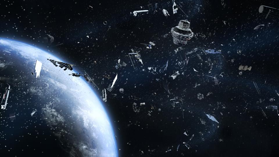 Forbes: 50 самых опасных объектов, находящихся на околоземной орбите. Большая часть мусора – из РФ